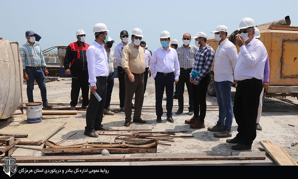 بازدید مدیر عامل سازمان بنادر و دریانوردی از فاز سوم طرح توسعه و اسکله نفتی بندر شهید رجایی