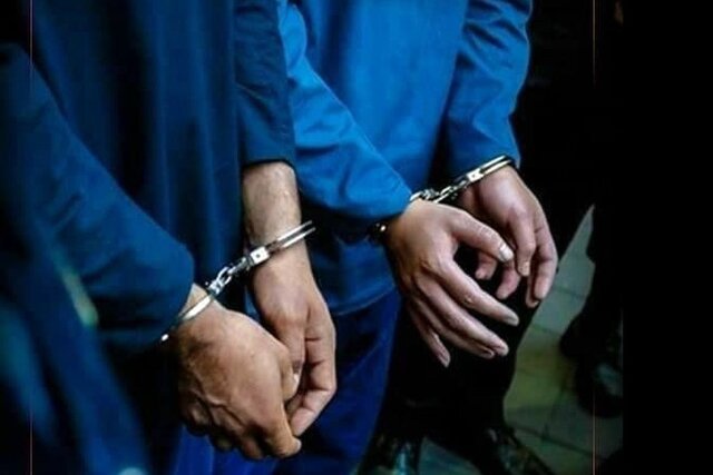دستبند پلیس بر دستان عامل انتشار کلیپ های غیرمجاز در بستر فضای مجازی هرمزگان