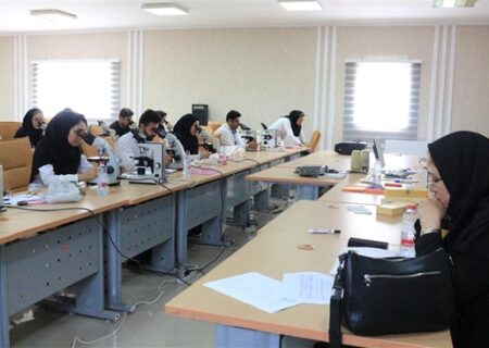 برگزاری کارگاه آموزشی تشخیص میکروسکوپی مالاریا در ایستگاه آموزش و تحقیقات بندرعباس
