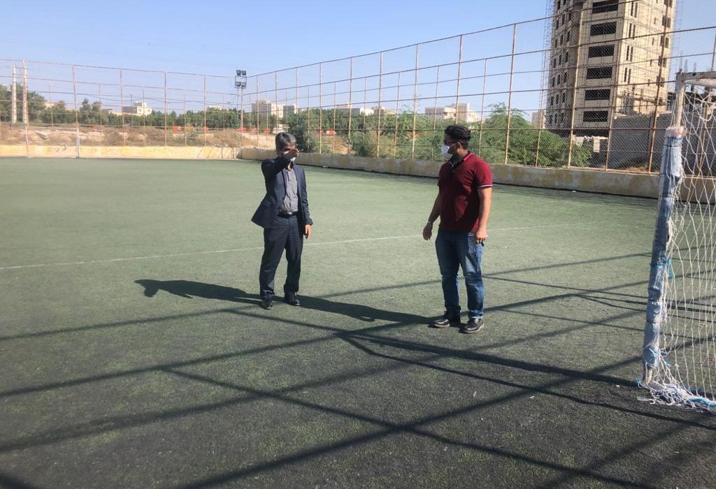بازدید و پیگیری وضعیت زمین های ورزشی کوی نواب و بوستان کاشانی بندرعباس