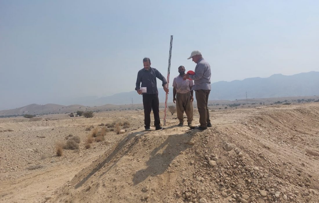 آغاز پروژه عملیات آبخیزداری احداث سامانه آبگیر باران  حوزه لمزان در شهرستان بندرلنگه