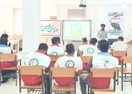 برگزاری دوره آموزشی همیاران طبیعت ویژه داوطلبان هلال احمر در شهرستان میناب