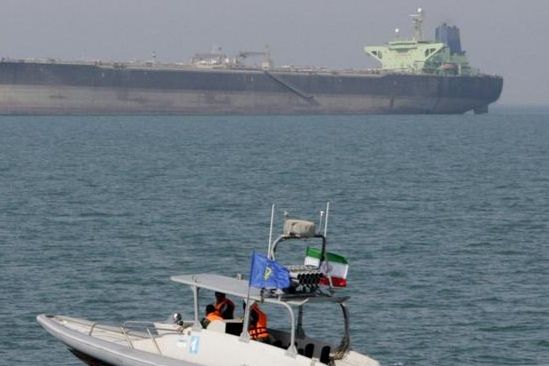 توقیف کشتی خارجی حامل ۱۲۵ هزار لیتر سوخت قاچاق توسط نیروی دریایی سپاه در خلیج‌فارس