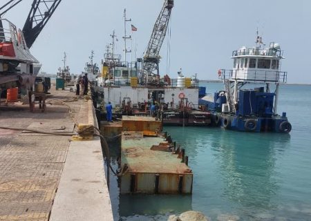 آغاز تعمیرات اسکله شناور جزیره لاوان در بندر شهید رجایی