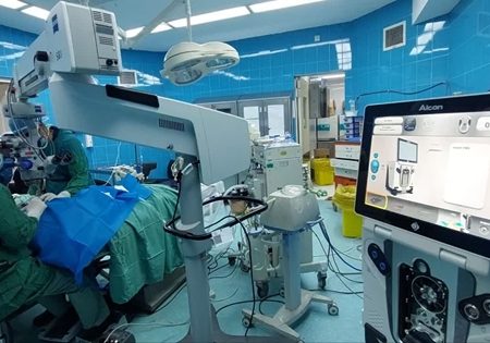 اهدای دستگاه چشم پزشکی جراحی آب مروارید به بیمارستان شهید محمدی