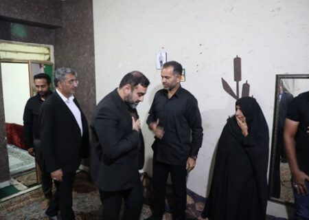 دیدار دادستان بندرعباس از خانواده شهید گرانقدر آتش نشان فؤاد اورنگی به مناسبت روز ملی آتش نشانی