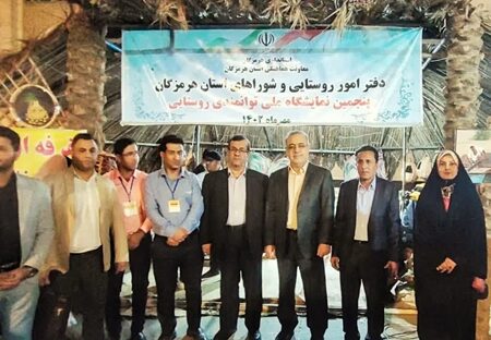 حضور هنرمندان صنایع دستی استان و شهر خلاق بندرعباس در نمایشگاه روستا آباد