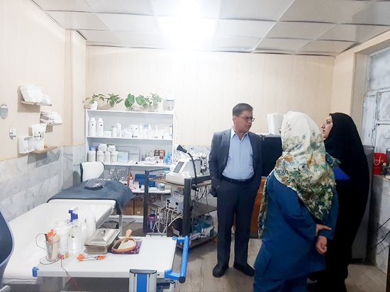 بازدید سرزده مدیر شبکه بهداشت و درمان حاجی‌آباد از مطب‌های بخش خصوصی این شهرستان