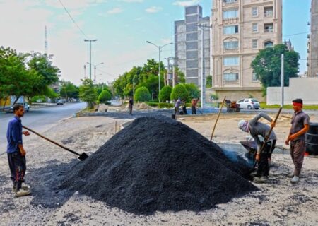 آغاز اجرای ۶۳ هزار مترمربع عملیات آسفالت در محدوده منطقه دو