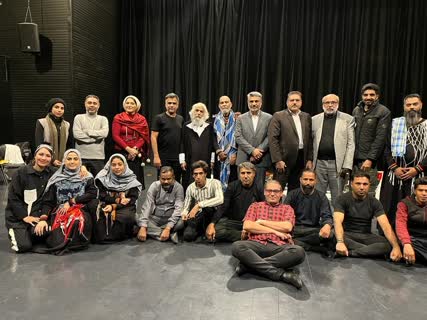 حضور مدیرکل فرهنگ و ارشاد اسلامی هرمزگان در اجرای گروه های نمایشی شرکت کننده در جشنواره تئاتر فجر