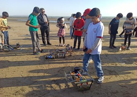 نمایش ربات ها در ساحل غدیر بندرعباس