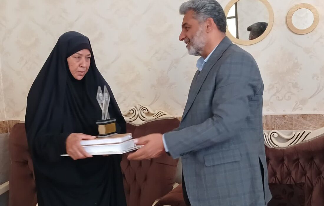 دیدار نماینده دولت با خانواده شهید خادمی پور