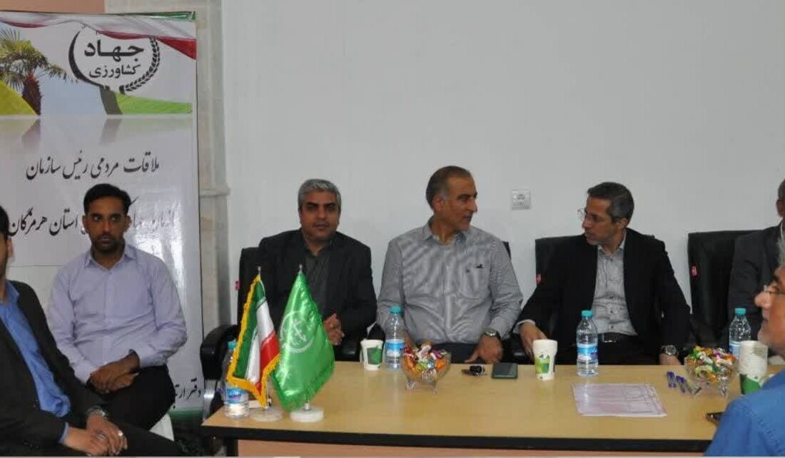 برپایی میز خدمت شیلات هرمزگان در نماز جمعه بندرعباس