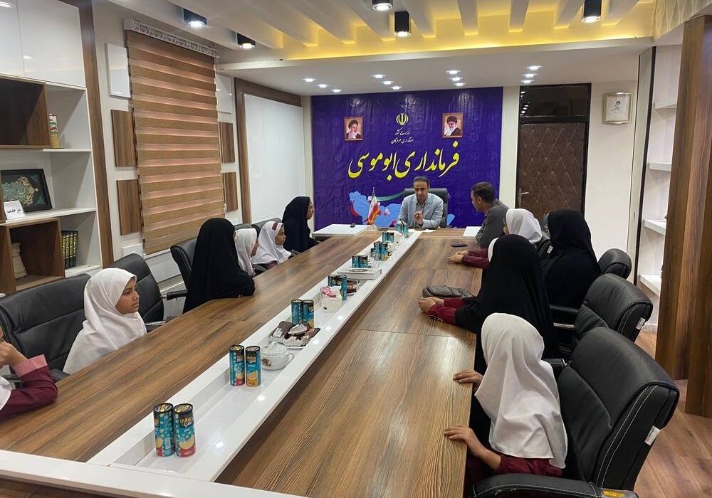 به مناسبت هفته ملی کودک ، فرماندار ابوموسی با اعضای کودک و نوجوان، دیدار کرد