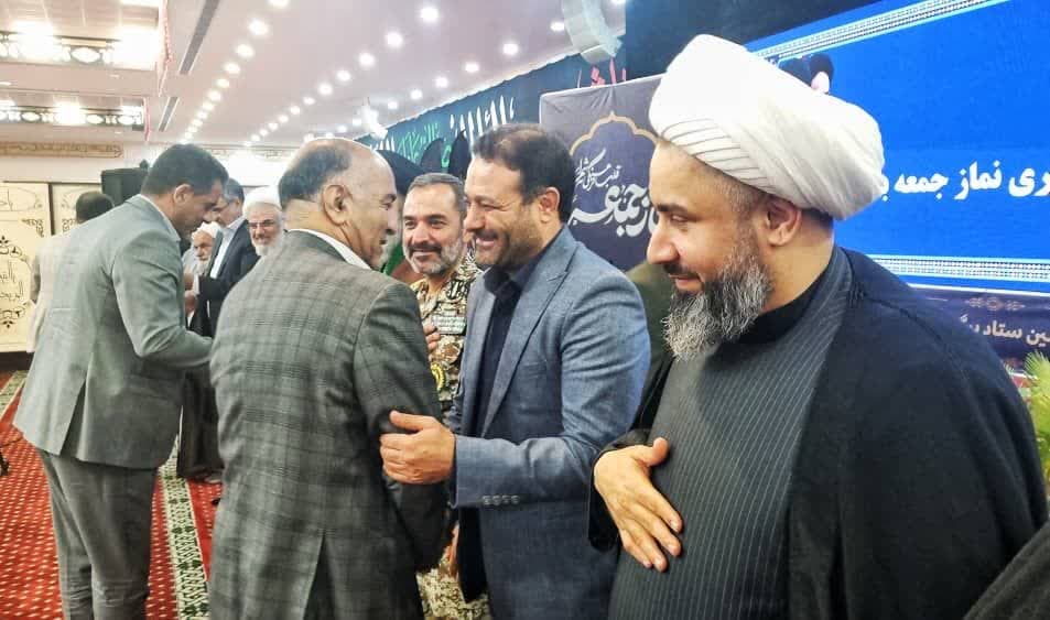 قدردانی از مدیرعامل آبفای هرمزگان در مراسم سالگرد برگزاری اولین نماز جمعه پس از انقلاب