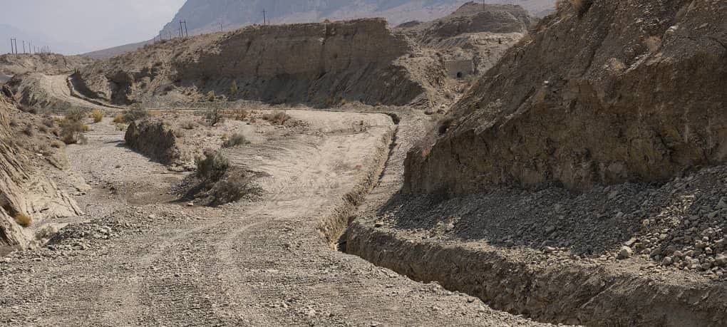 فاز نهایی خط انتقال جدید آب شرب روستای سیاهک حاجی‌آباد به طول ۴ کیلومتر در حال اجراست