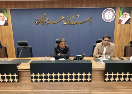 اجرای نیروگاه‌های خورشیدی استان با جدیت دنبال می‌شود
