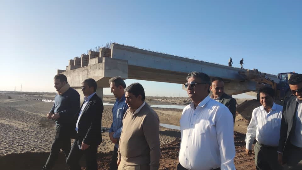 صادقی‌پور بر تسریع در تکمیل پل محور بندرعباس–بندر خمیر تأکید کرد