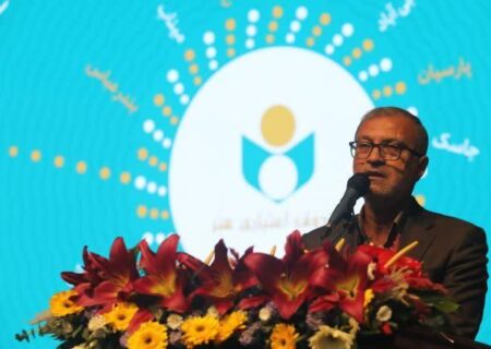 حمایت از هنرمندان را به وظیفه انسانی و کار ماندگار تبدیل کنیم.