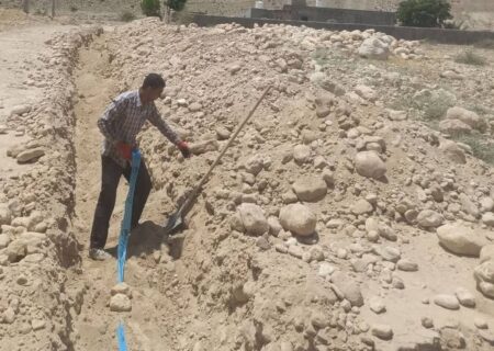 اجرای عملیات همزمان اصلاح خط انتقال و شبکه توزیع آب گوین شهرستان خمیر