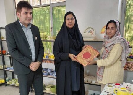تجلیل از صنعتگران صنایع‌دستی میناب به مناسبت هفته صنایع‌دستی