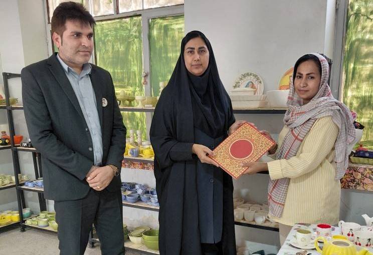 تجلیل از صنعتگران صنایع‌دستی میناب به مناسبت هفته صنایع‌دستی