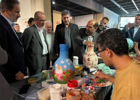 هنرمندان تجسمی هرمزگان خاطره جنوب را در رویداد «نقشی بر میناب» در موزه هنرهای معاصر تهران را روایت کردند