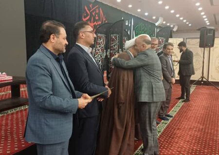 تقدیر از مدیرعامل آبفای هرمزگان در آیین سالگرد برگزاری نخستین نماز جمعه پس از پیروزی انقلاب اسلامی