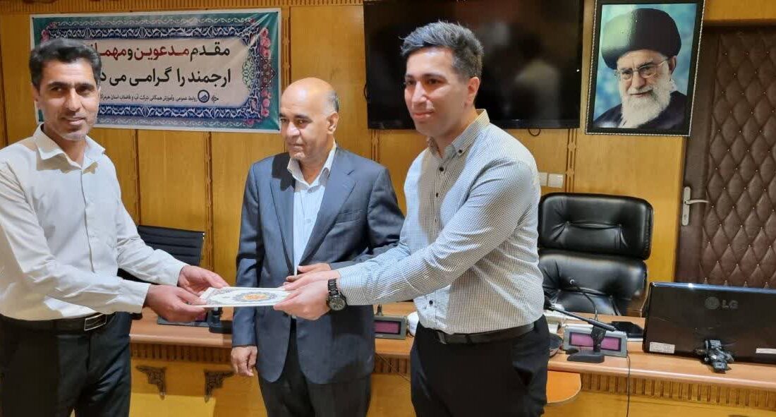 تجلیل از کارکنان خانواده معظم شهدا و ایثارگران شرکت آب و فاضلاب هرمزگان