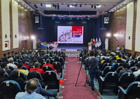 تجلیل از نام‌آوران و قهرمانان فولاد هرمزگان در سال ۱۴۰۴