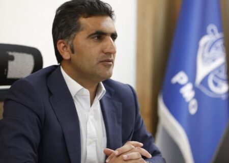 کنترل ورود آلودگی نفتی به ساحل روستای کندال سیریک/ نیروهای عملیاتی بنادر هرمزگان تا کنترل کامل شرایط مسئولیت‌های خود را دنبال می‌کند