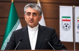 تجلیل از بانوان قهرمان فوتبال ساحلی شهرداری بندرعباس در آیین قرعه‌کشی لیگ‌های برتر هرمزگان