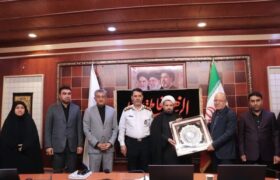 تجلیل شورای اسلامی شهر بندرعباس از مدیر مخابرات منطقه هرمزگان
